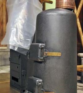 Forno que irá produzir a famosa fumaça da Capela Sistina