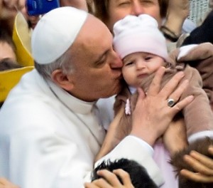 papa francisco e crianca