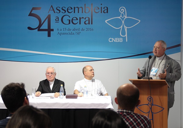Bispos ressaltam importância do leigo na vida da sociedade. 54 assembleia
