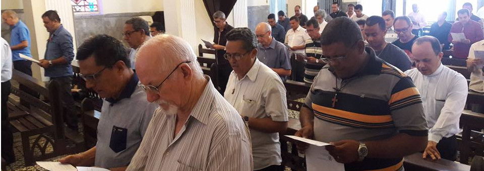 Arcebispo fala para o clero arquidiocesano na Igreja das Graças