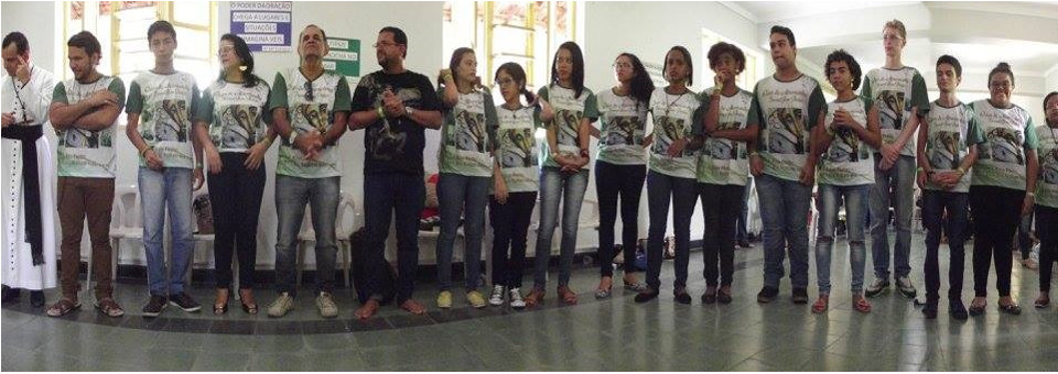 Dom Antônio Tourinho participa de encontro para despertar vocações juvenis