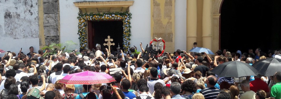 Fiéis se enchem de emoção no fechamento da Porta Santa em Olinda