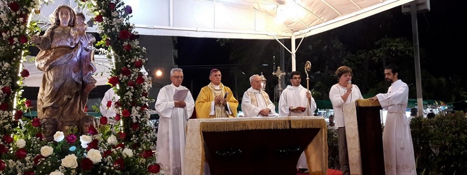 Centenas de fiéis rendem graças a Nossa Senhora da Boa Viagem