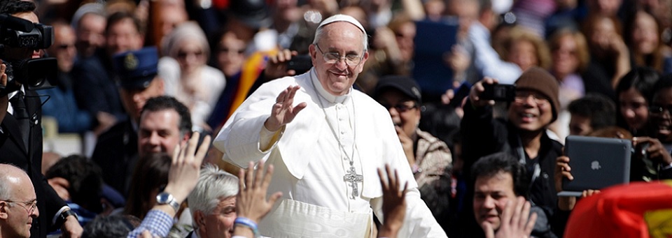 Papa Francisco sugere: “Amar como Deus nos ama, sem hipocrisia”.