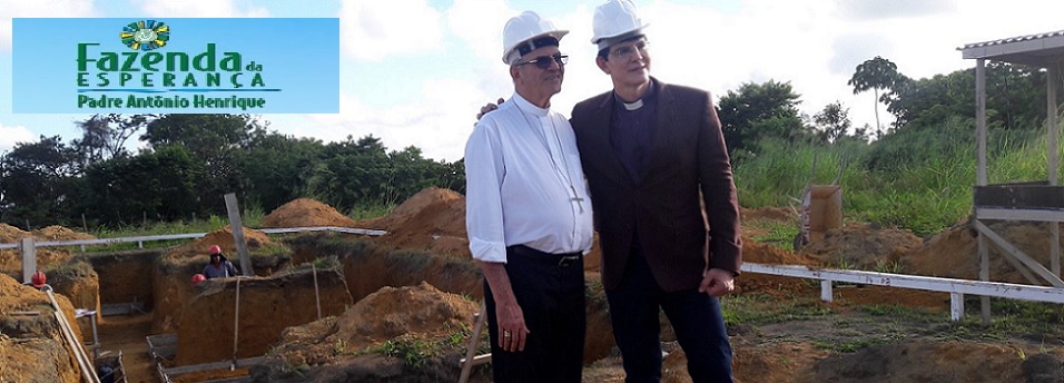 Arcebispo recebe padre Reginaldo Manzotti no canteiro de obras da Fazenda da Esperança Jaboatão