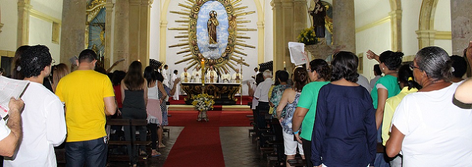 Vigília Pascal ilumina Catedral de Olinda
