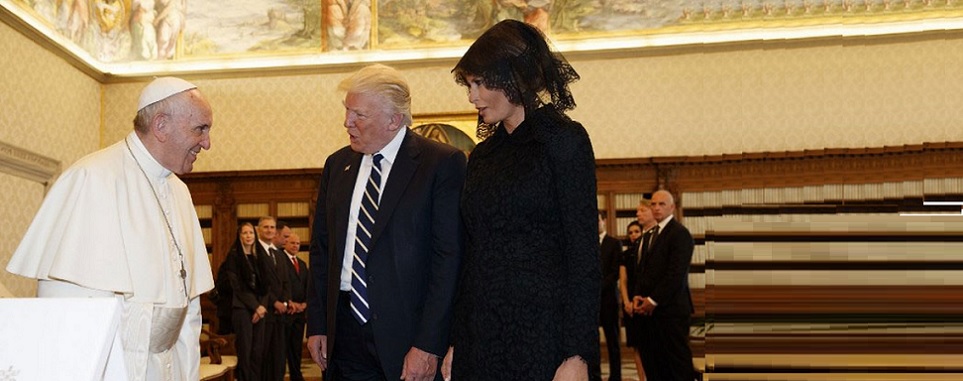 Papa recebe Trump e lhe presenteia com a Encíclica Laudato sì