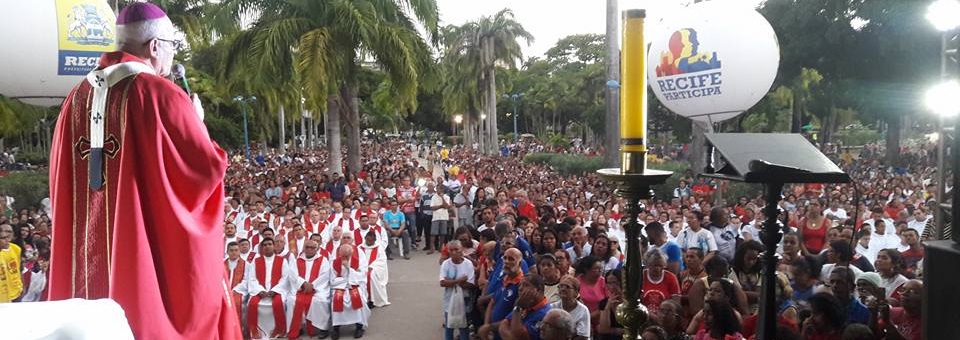 Solenidade de Pentecostes reúne fiéis no Parque 13 de Maio