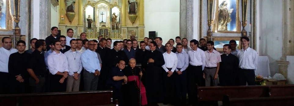 Seminaristas arquidiocesanos visitam dom José Cardoso em seu aniversário natalício