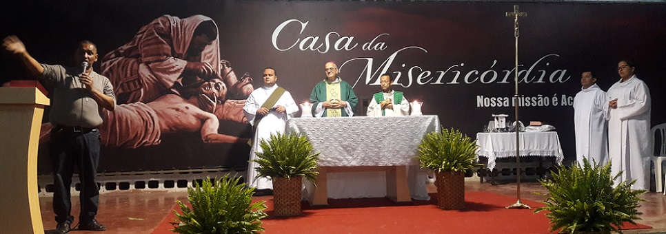 Dom Fernando celebra missa para dependentes químicos na Comunidade Boa Nova