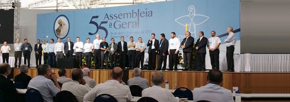 Dom André Félix e Monsenhor Francisco Gabriel participam de encontro para novos bispos em Brasília