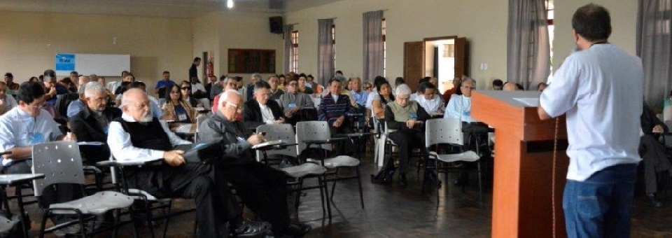 Dimensão sócio estrutural da caridade é abordada no 3º dia da Assembleia Pastoral Regional