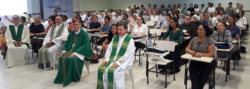 Dom Antônio Tourinho celebra missa em encontro da CRB Recife