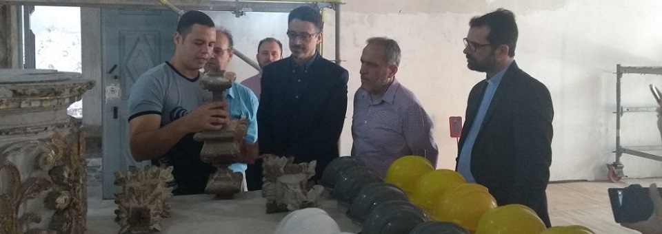 Ministro da Cultura visita obras na igreja da Conceição dos Militares no Recife
