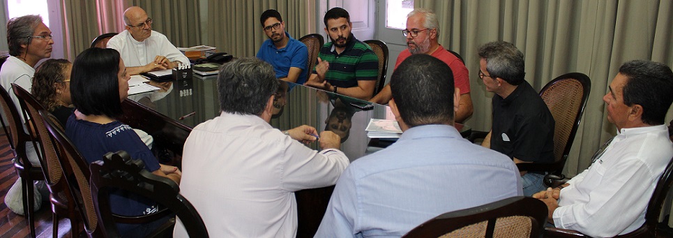 Dom Fernando apoia grupo que atua em favor da População em Situação de Rua