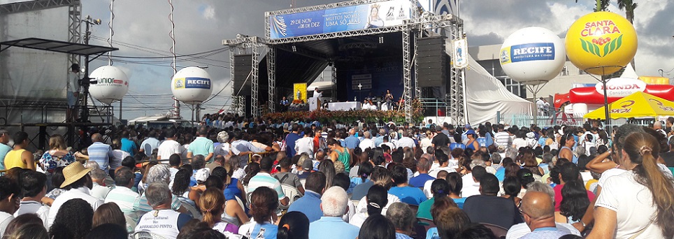 Milhares de fiéis sobem o morro para homenagear Nossa Senhora da Conceição
