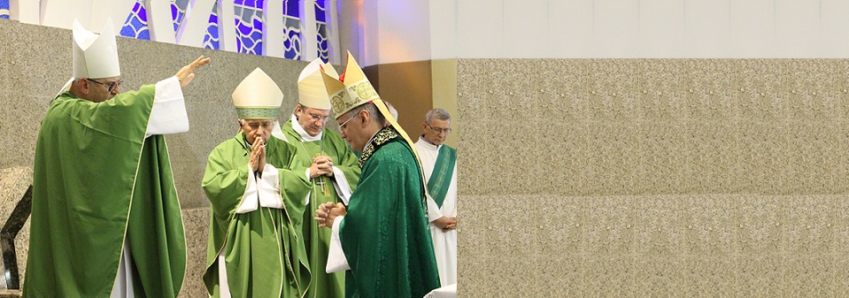 Missa de envio de dom Antônio Tourinho é marcada por homenagens