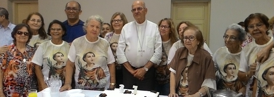 Dom Fernando participa de aniversário de grupo de oração