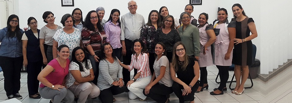 Dom Fernando cumprimenta funcionárias da Cúria pelo Dia da Mulher