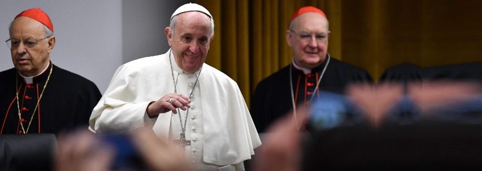 Papa participa de reunião pré-sinodal com jovens