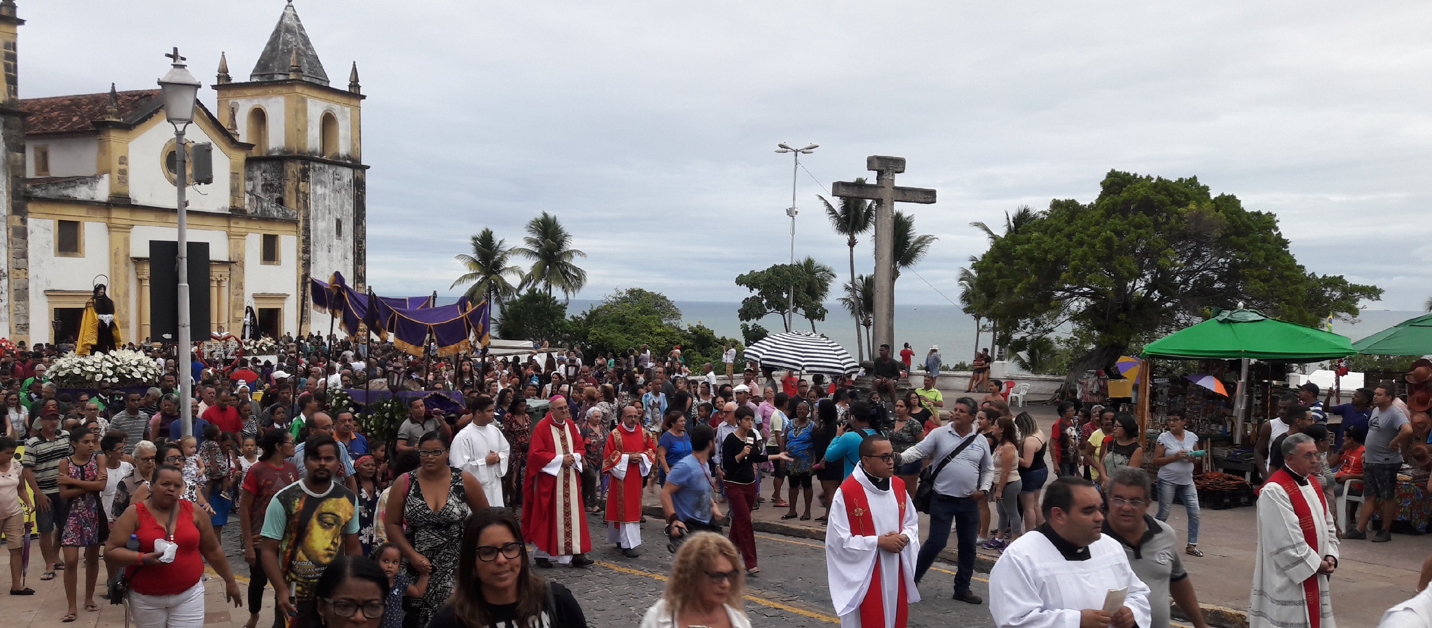 Sexta-feira da Paixão comove fiéis na Sé de Olinda