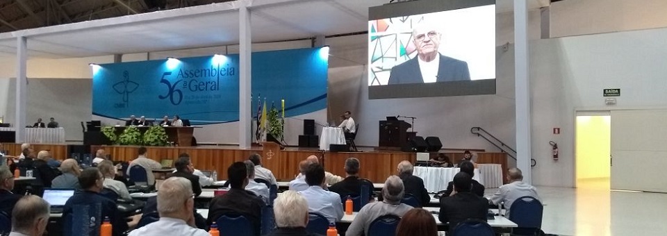 Dom Fernando apresenta na Assembleia Geral os preparativos para o Congresso Eucarístico Nacional em Recife