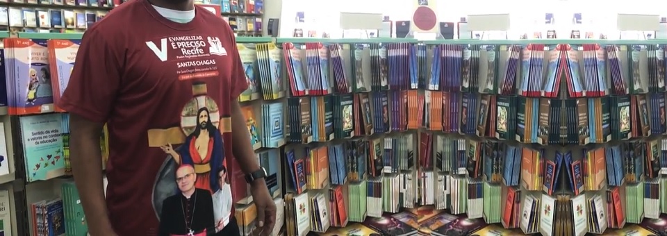 RioMar inaugura stand de vendas de camisas para o Evangelizar é Preciso