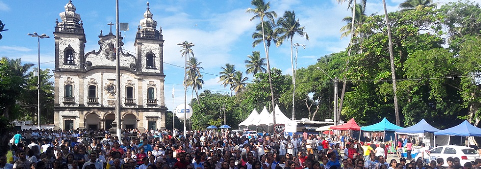 Fiéis participam de missa e procissão de Nossa Senhora dos Prazeres no Monte Guararapes