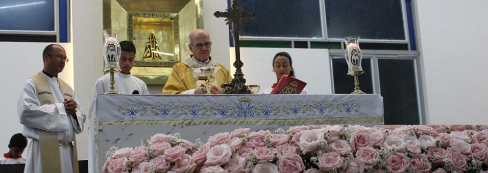 Dom Fernando celebra 1° aniversário da igreja de Aparecida em Jussaral