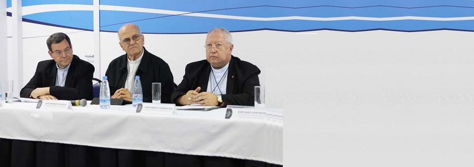 Dom Fernando concede entrevista coletiva na Assembleia da CNBB