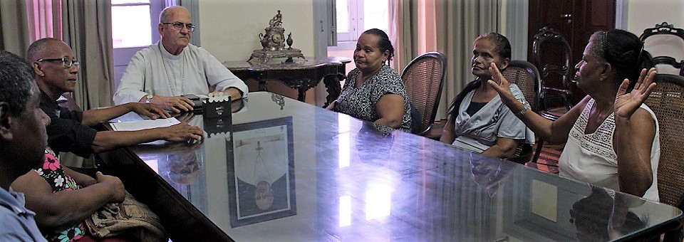 Arcebispo recebe representantes da Vila Oliveira