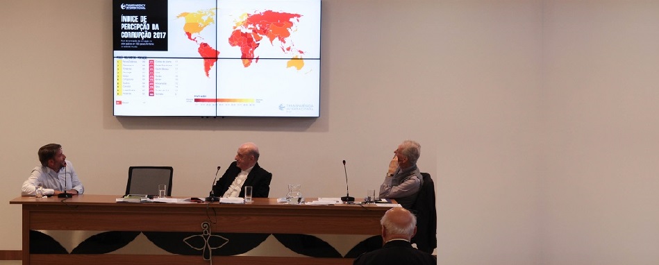 Diretor da Transparência Internacional no Brasil faz relato aos bispos sobre combate à corrupção