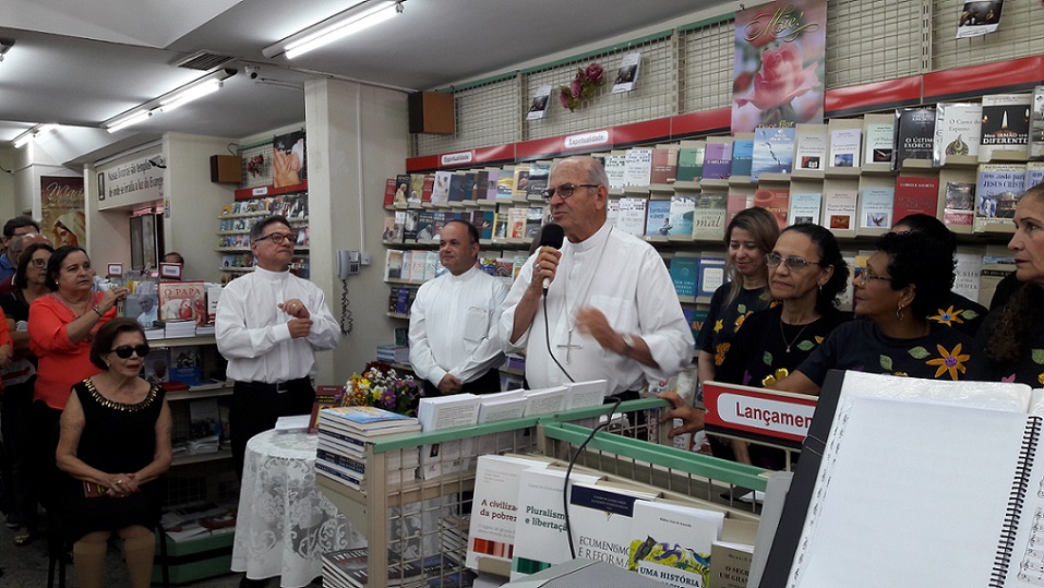 Dom Bruno Lira lança livro sobre a Virgem Maria no tempo litúrgico