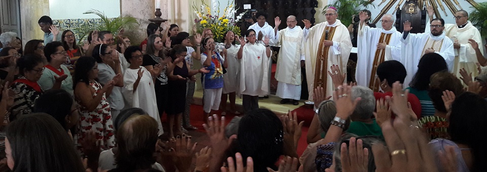 Mães, comunicadores e religiosos acolhem novo vigário episcopal para a Vida Consagrada na Sé
