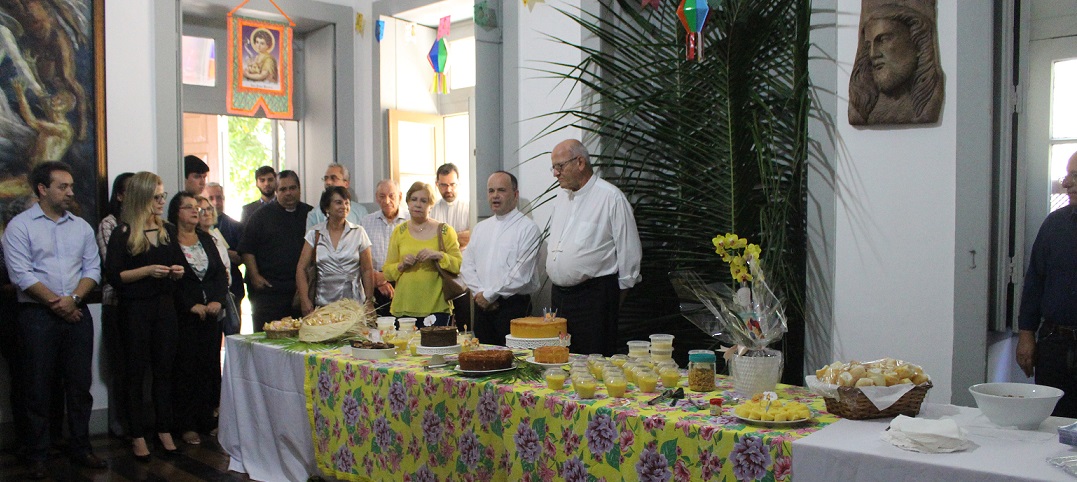 Dom Fernando recebe homenagem antecipada de aniversário