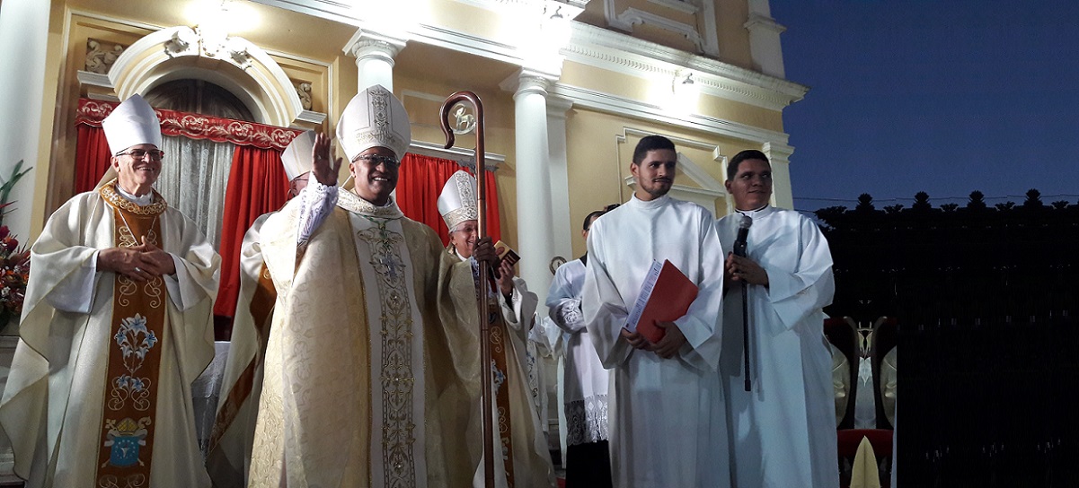 Dom Limacêdo Antônio é ordenado bispo
