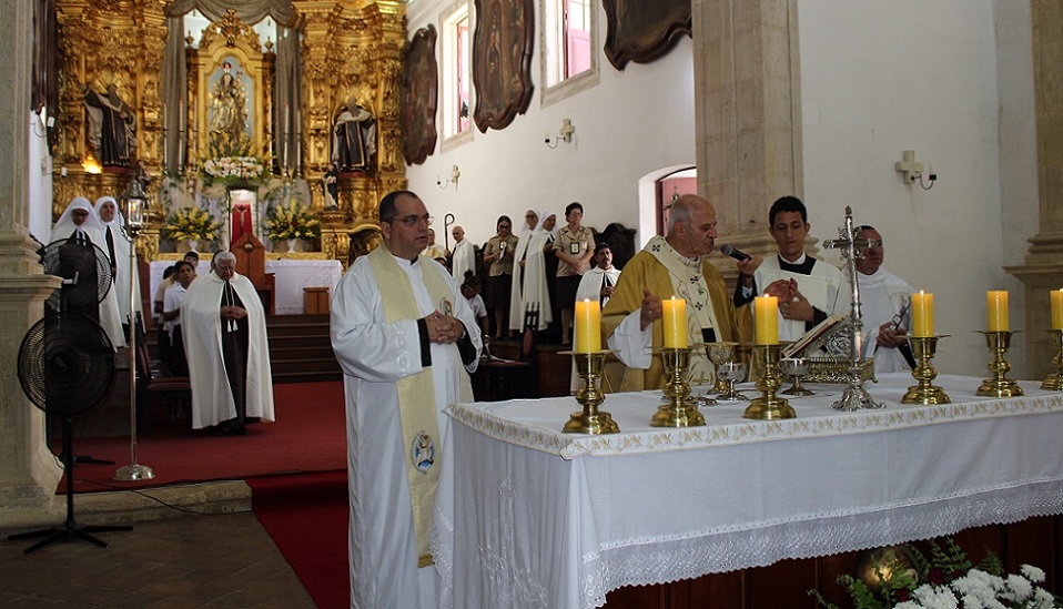 Arcebispo e bispo auxiliar celebram na festa do Carmo em Olinda