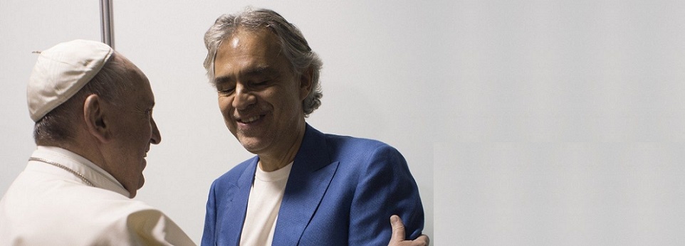 Andrea Bocelli canta em Dublin para o Papa e as famílias