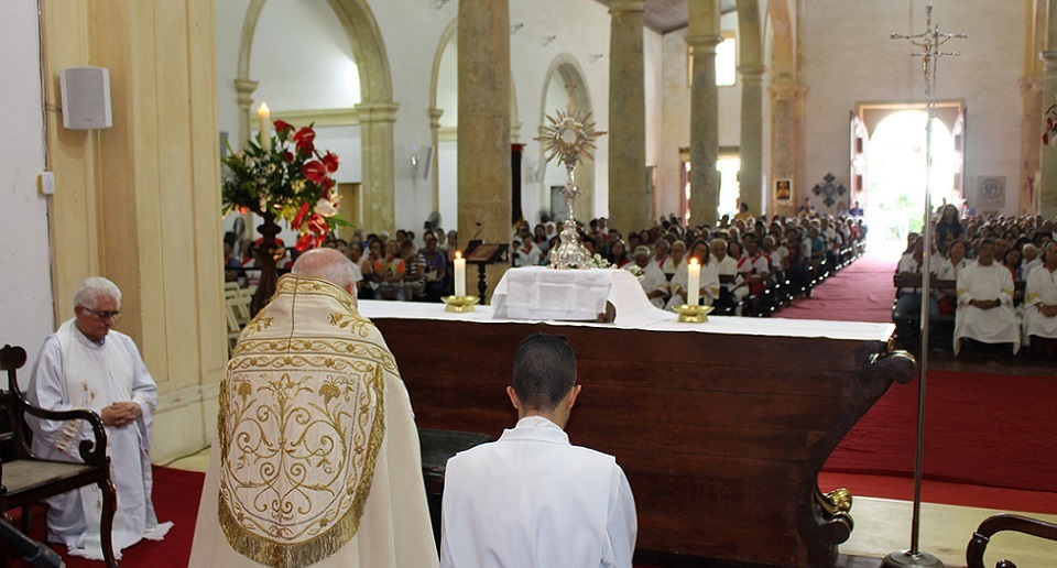 Arcebispo reza em defesa da vida na festa do Santíssimo Salvador do Mundo