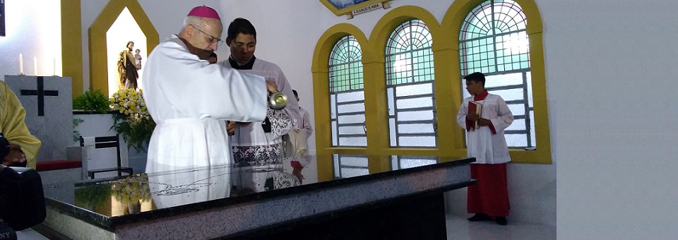 Paróquia da Conceição em Moreno inicia centenário com dedicação do altar