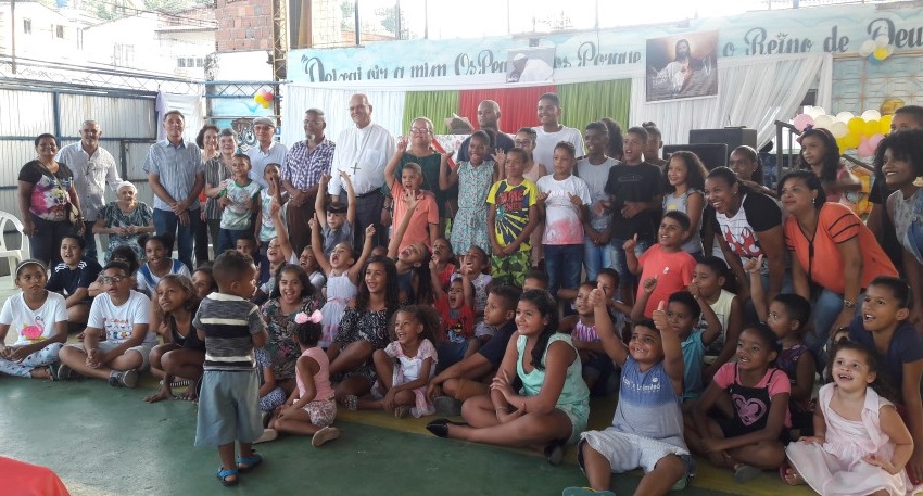 Dom Fernando visita Centro de Acolhimento de Meninos na Zona Norte do Recife