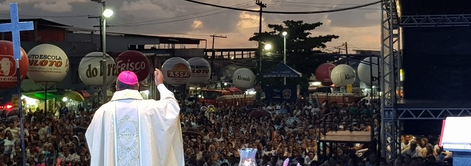 Missa do amanhecer no morro louva a Deus na Barra do Dia