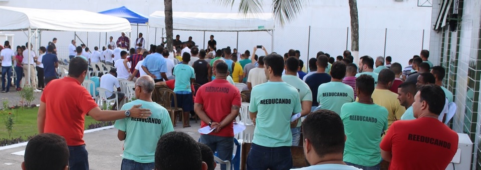 Dom Fernando celebra missa no Cotel em Abreu e Lima