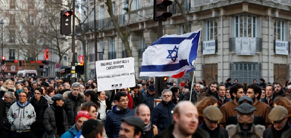 Bispos franceses participam da marcha contra o antissemitismo