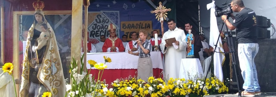 Dom Fernando festeja São Pedro entre pescadores de Brasília Teimosa