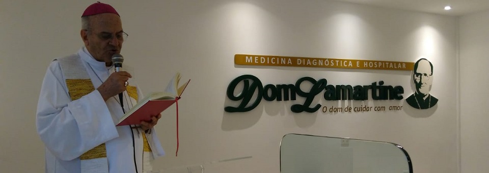 Dom Fernando conhece e abençoa novo serviço da Santa Casa de Misericórdia