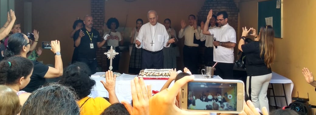 Arcebispo visita e abençoa instalações e alunos do Instituto Dom da Paz