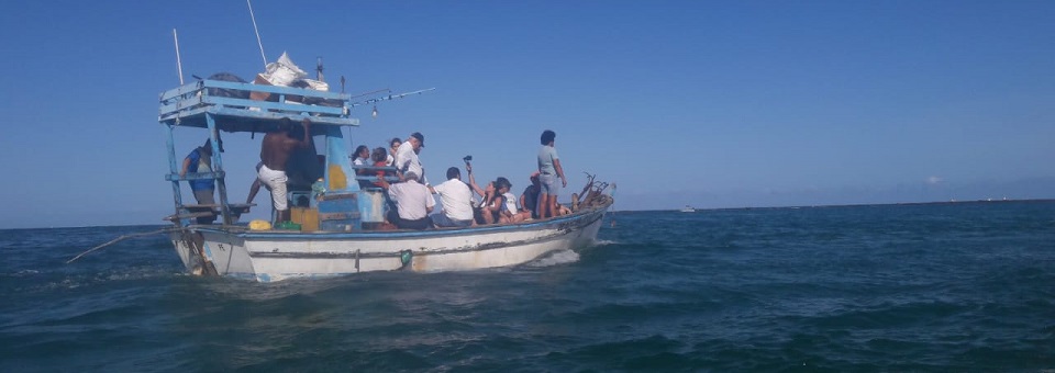 Dom Fernando conhece de perto a situação dos pescadores da orla de Pernambuco