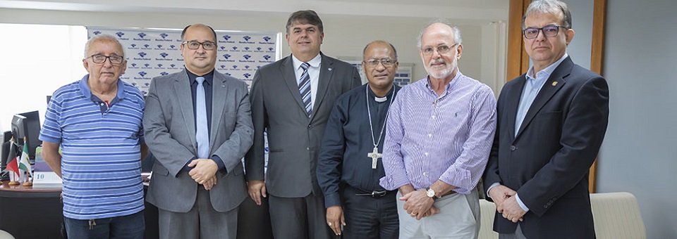 Dom Limacêdo agradece doações da Receita Federal