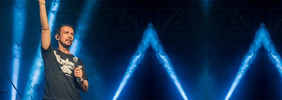 Walmir Alencar e DJ Roony Moura fazem show na Paróquia da Harmonia